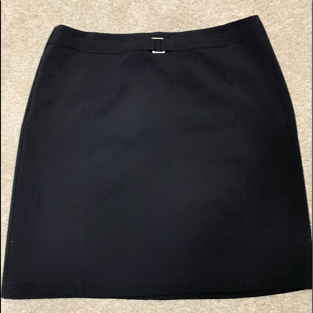 Black fitted skirt